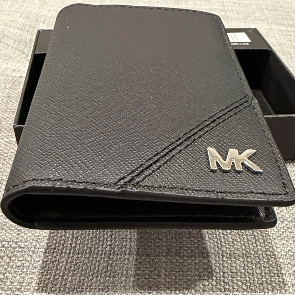 NWT MICHAEL KORS Men's Wallet Card Case Folding MK Black Jet Set -NEW in box